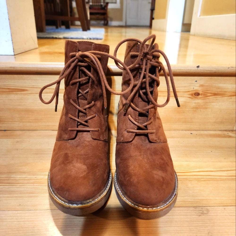 FOREVER 21 Women's Suade Ankle Boots ๐ข - Picture 4 of 9